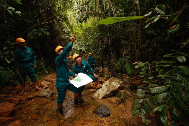 PEFS patrollers at work in the jungles around Macooih (ADF creative commons license).